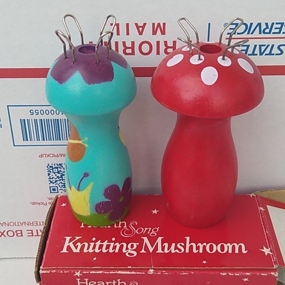#351 1994 Hearth Song Knitting Mushroom with bonus extra knitter